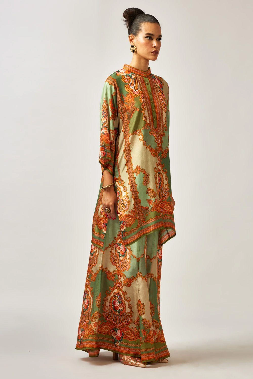 Rajdeep Ranawat Ghazal Pastel Green Floral Printed Tunic 2 Rajdeep Ranawat Ghazal Pastel Green Floral Printed Tunic - Image 2