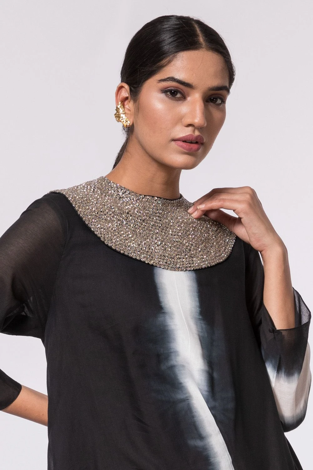 Aikeyah Black Shibori Kurta Set With Detachable Collar 4 Aikeyah Black Shibori Kurta Set With Detachable Collar - Image 4