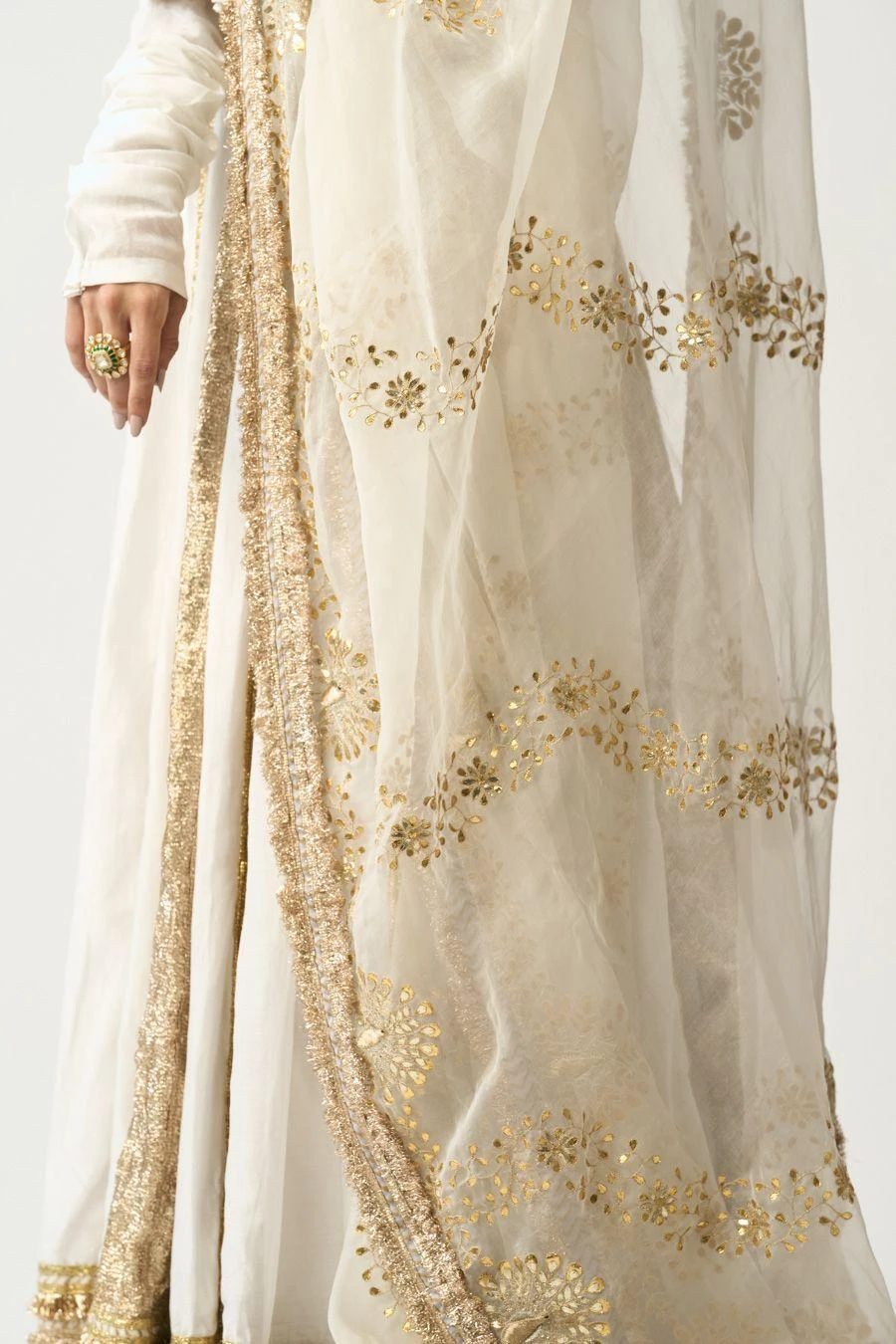 Itrh White Embellished Anarkali Set 4 Itrh White Embellished Anarkali Set - Image 4