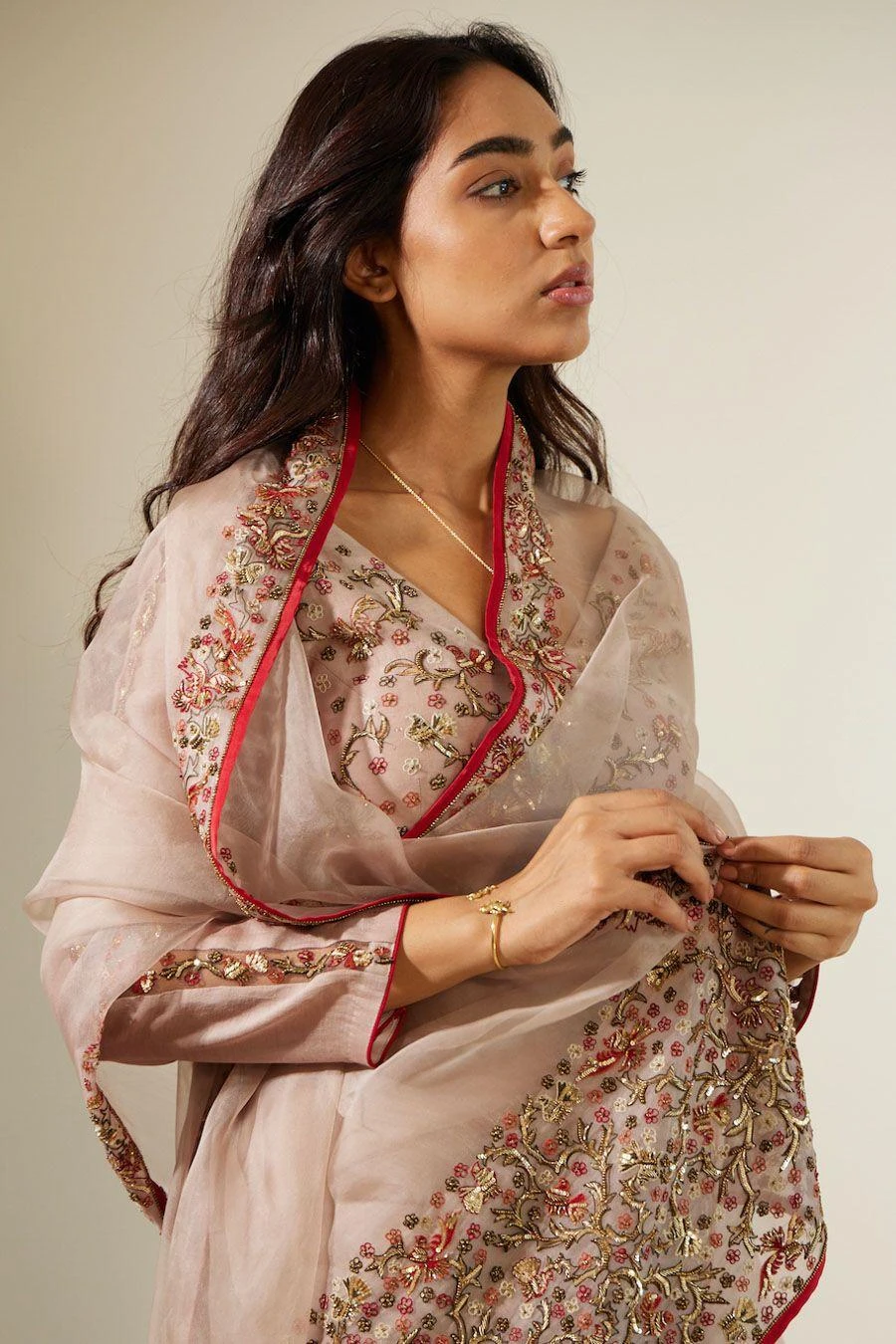 Sarang Kaur Grey Gulaal Sari 4 Sarang Kaur Grey Gulaal Sari - Image 4