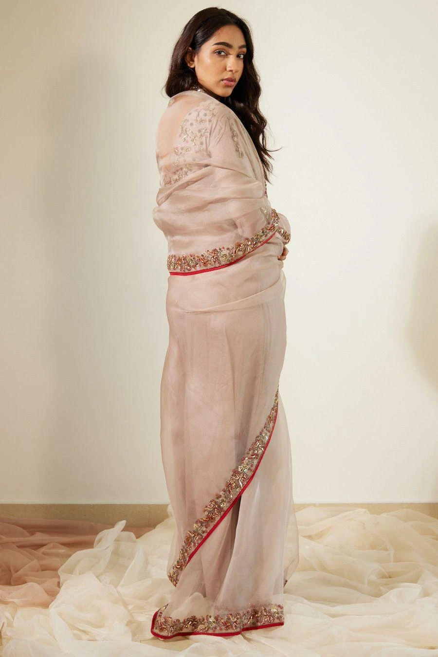 Sarang Kaur Grey Gulaal Sari 5 Sarang Kaur Grey Gulaal Sari - Image 5