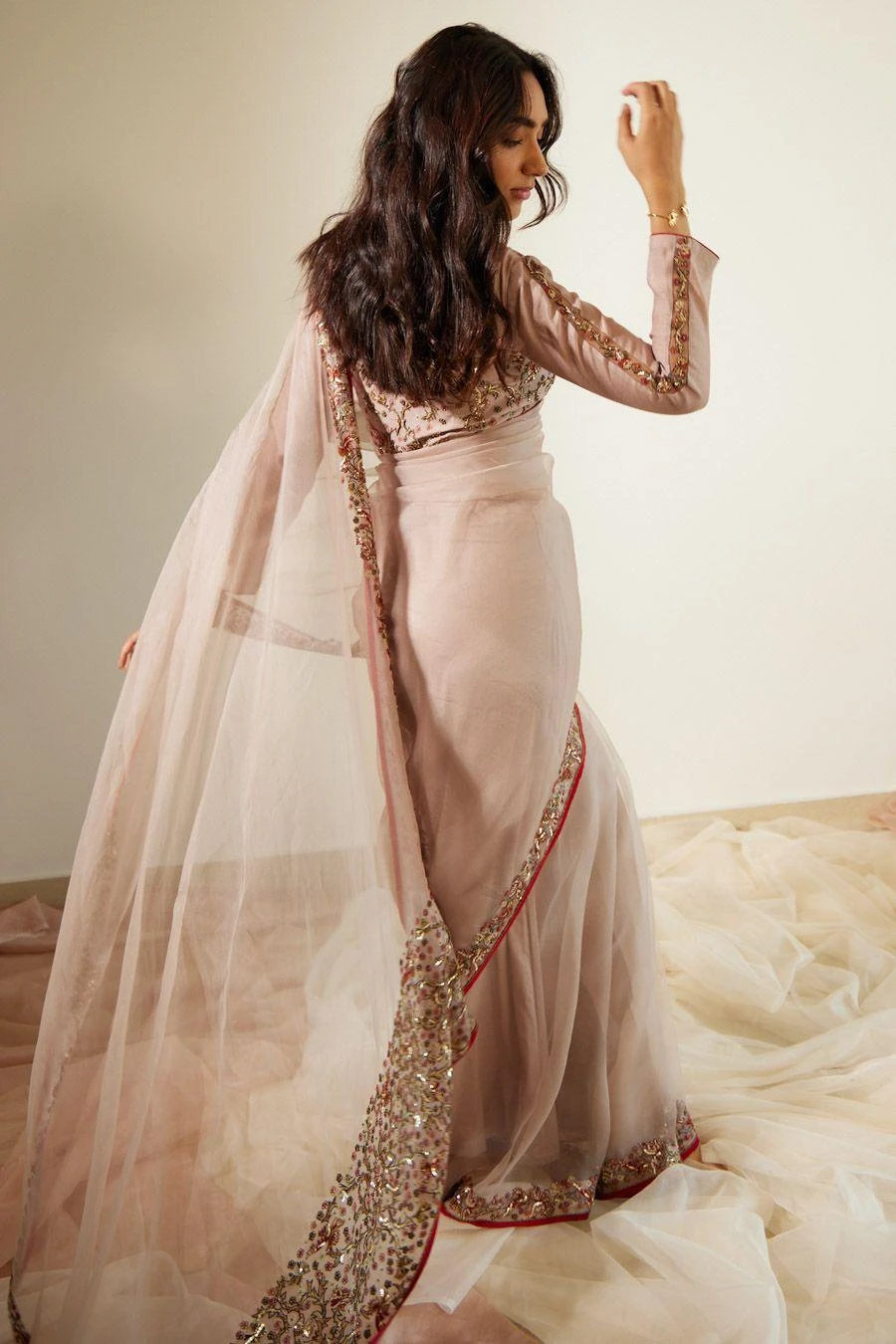 Sarang Kaur Grey Gulaal Sari 6 Sarang Kaur Grey Gulaal Sari - Image 6