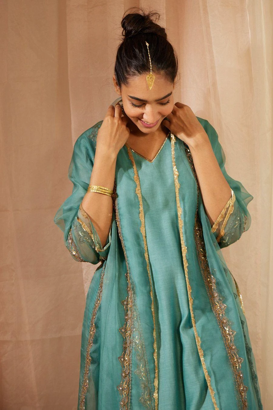 Sarang Kaur Blue Abir Stole 3 Sarang Kaur Blue Abir Stole - Image 3