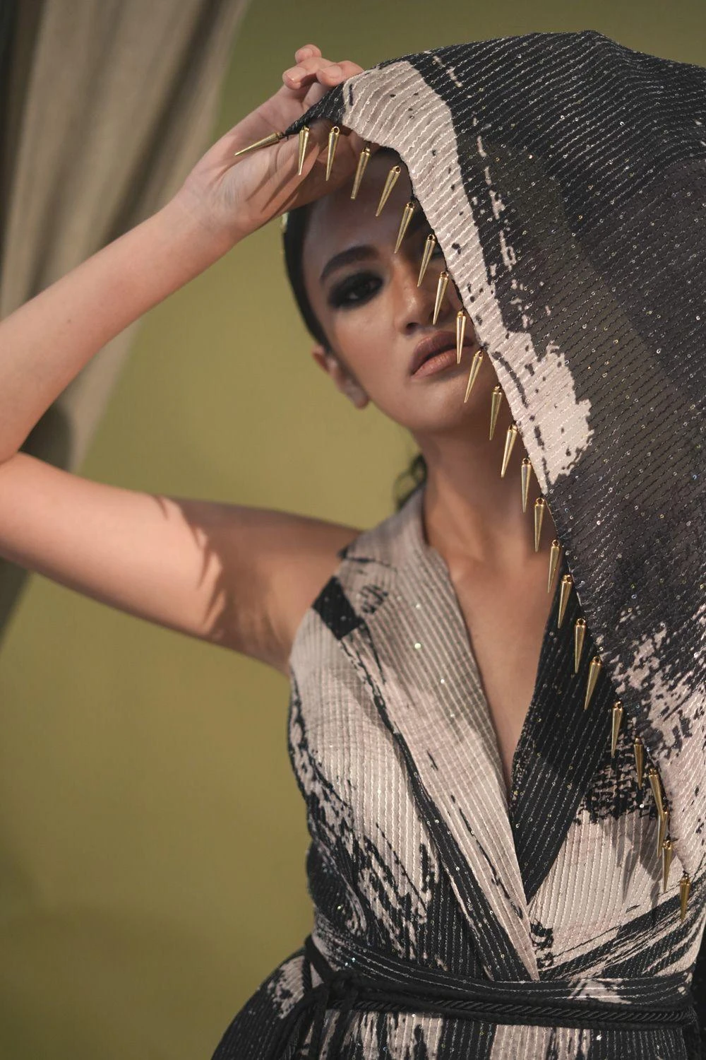 Nikita Mhaisalkar Black & White Stroke Printed Jumpsuit Sari 5 Nikita Mhaisalkar Black & White Stroke Printed Jumpsuit Sari - Image 5