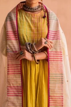 Swatti Kapoor Svet White Hand Embroidered Dupatta 8 Swatti Kapoor Svet White Hand Embroidered Dupatta -Echo Clothing Store 13623sk8 4