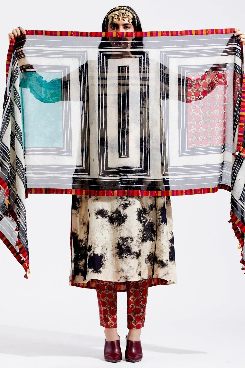 Aseem Kapoor Multi-colour Patti Dupatta 2 Aseem Kapoor Multi-colour Patti Dupatta - Image 2