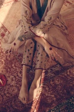 Sarang Kaur Grey Phool Stole 8 Sarang Kaur Grey Phool Stole -Echo Clothing Store 1712sk12 3