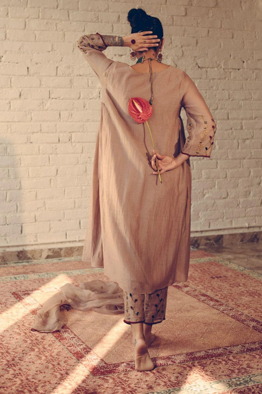 Sarang Kaur Grey Phool Stole 5 Sarang Kaur Grey Phool Stole - Image 5