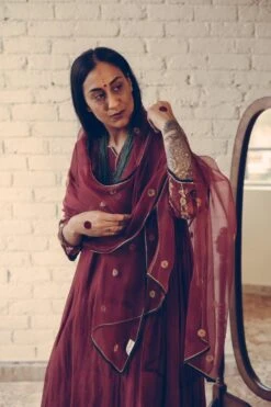 Sarang Kaur Maroon Phool Stole -Echo Clothing Store 1712sk20 4