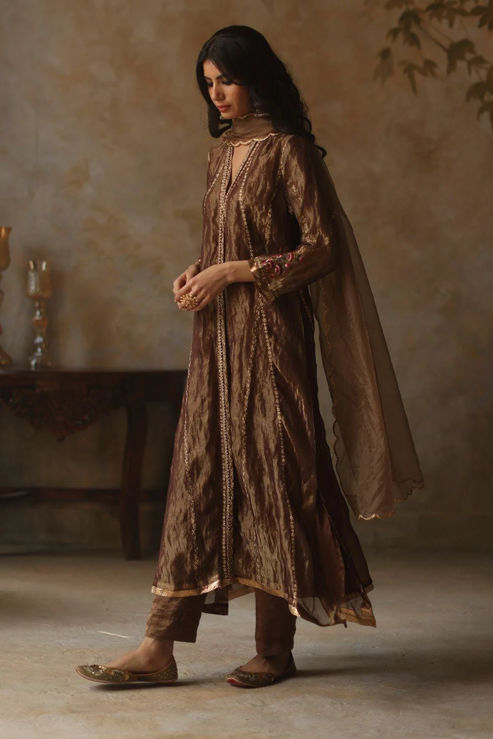 Begum Pret Asma Elegant Gold Kurta Set 2 Begum Pret Asma Elegant Gold Kurta Set - Image 2