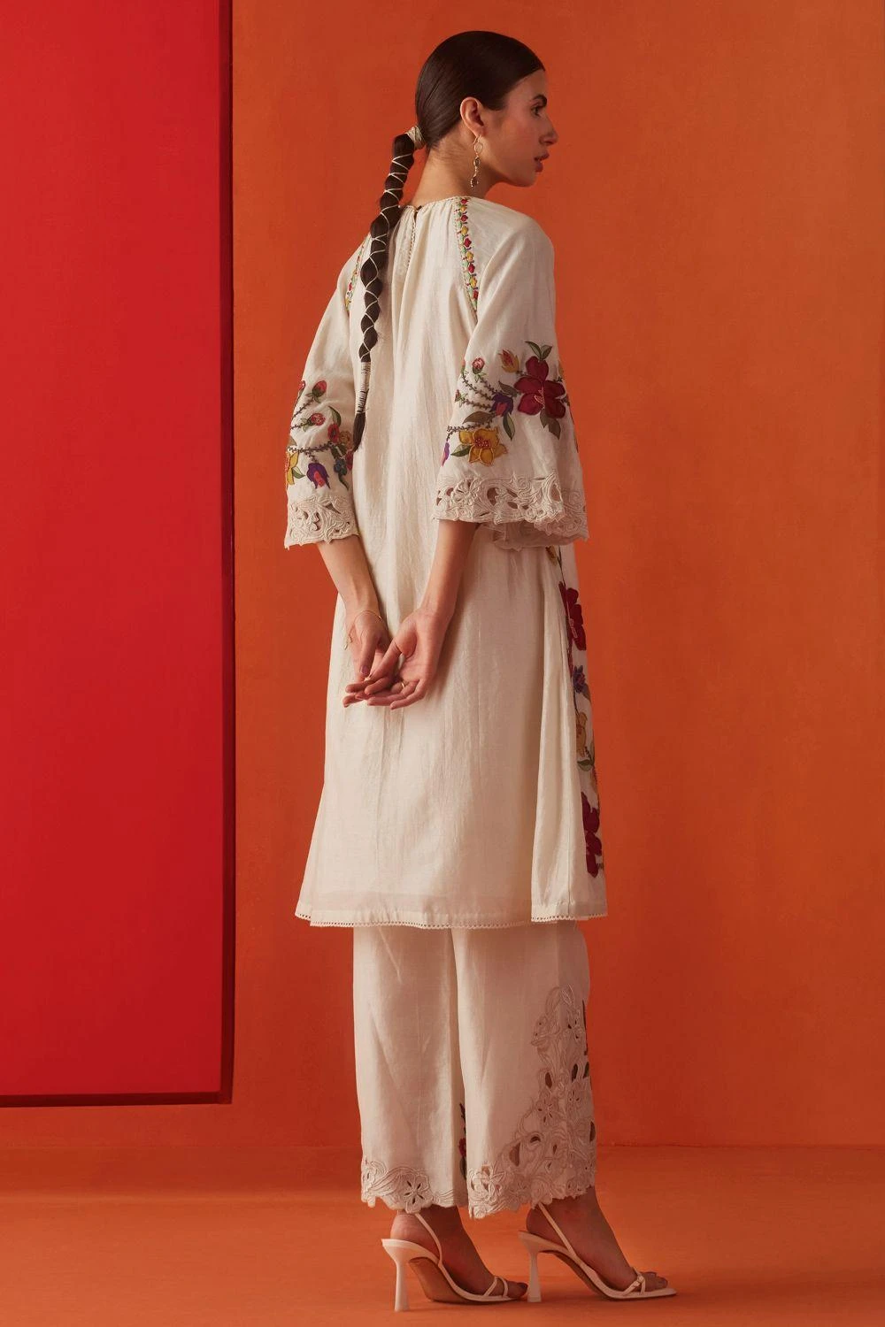 Chandrima Ivory Hibiscus Applique Kurta 4 Chandrima Ivory Hibiscus Applique Kurta - Image 4