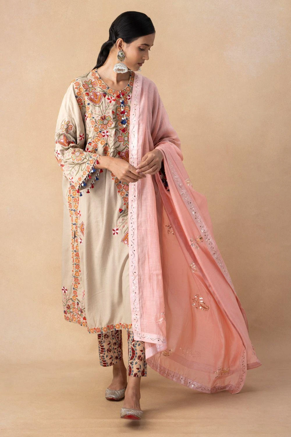 Divya Sheth Peach Floral Embellished Dupatta 1 Divya Sheth Peach Floral Embellished Dupatta