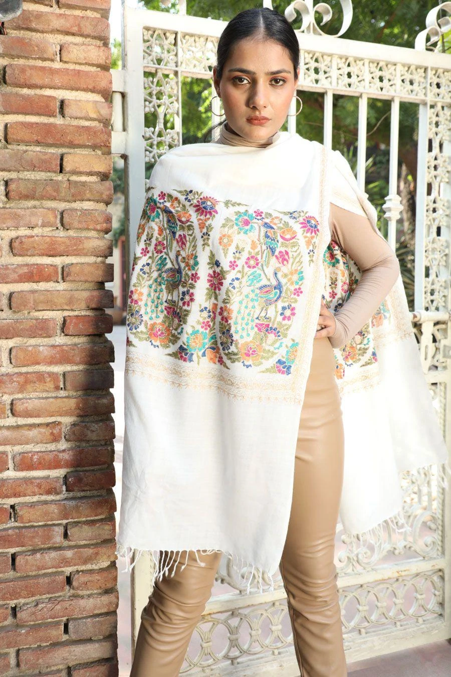 Dusala India White Cashmere Fine Wool Floral Aari Work Stole 1 Dusala India White Cashmere Fine Wool Floral Aari Work Stole