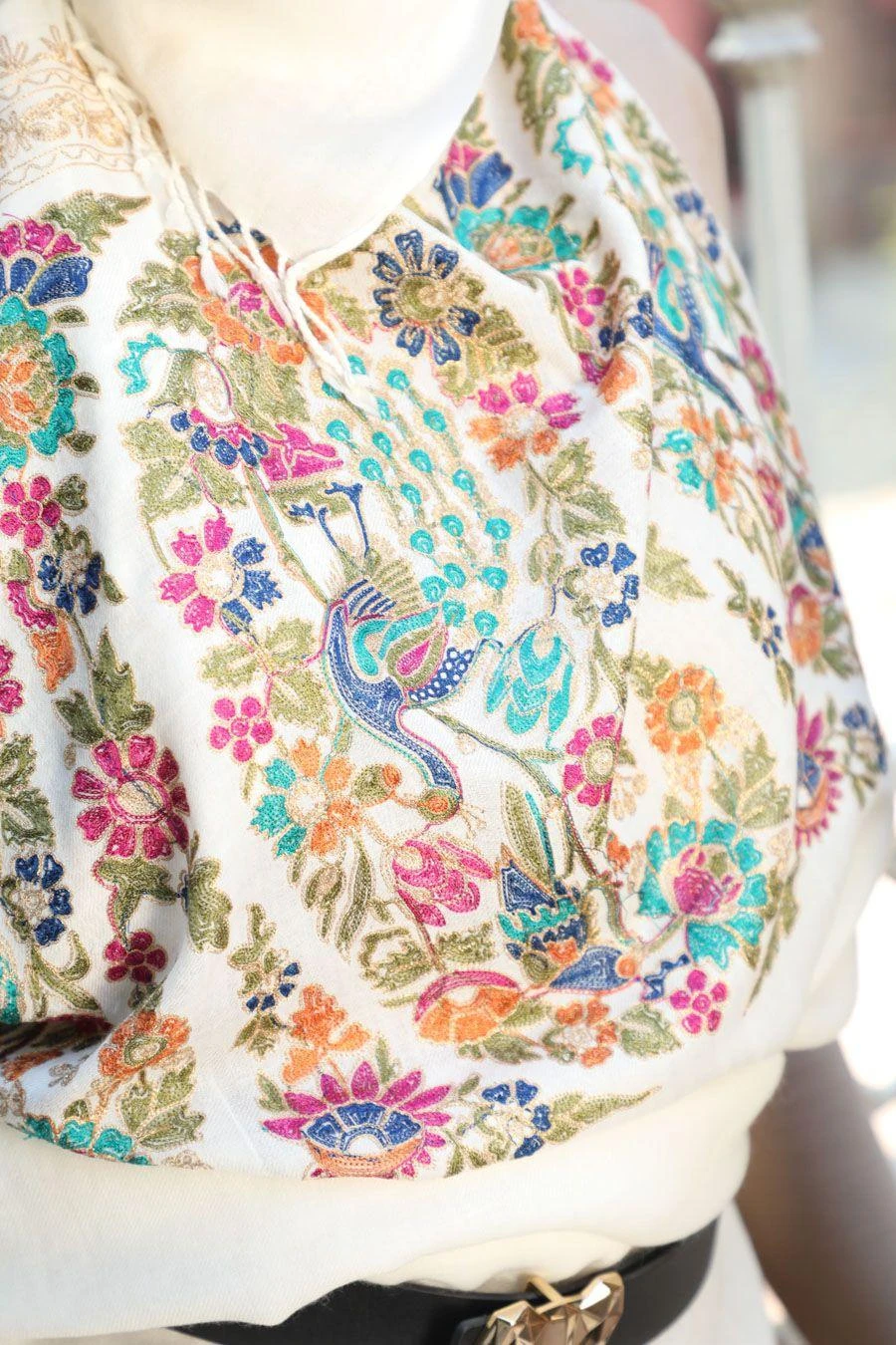 Dusala India White Cashmere Fine Wool Floral Aari Work Stole 4 Dusala India White Cashmere Fine Wool Floral Aari Work Stole - Image 4