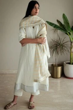 Shorshe Ivory Handloom Tissue Stole