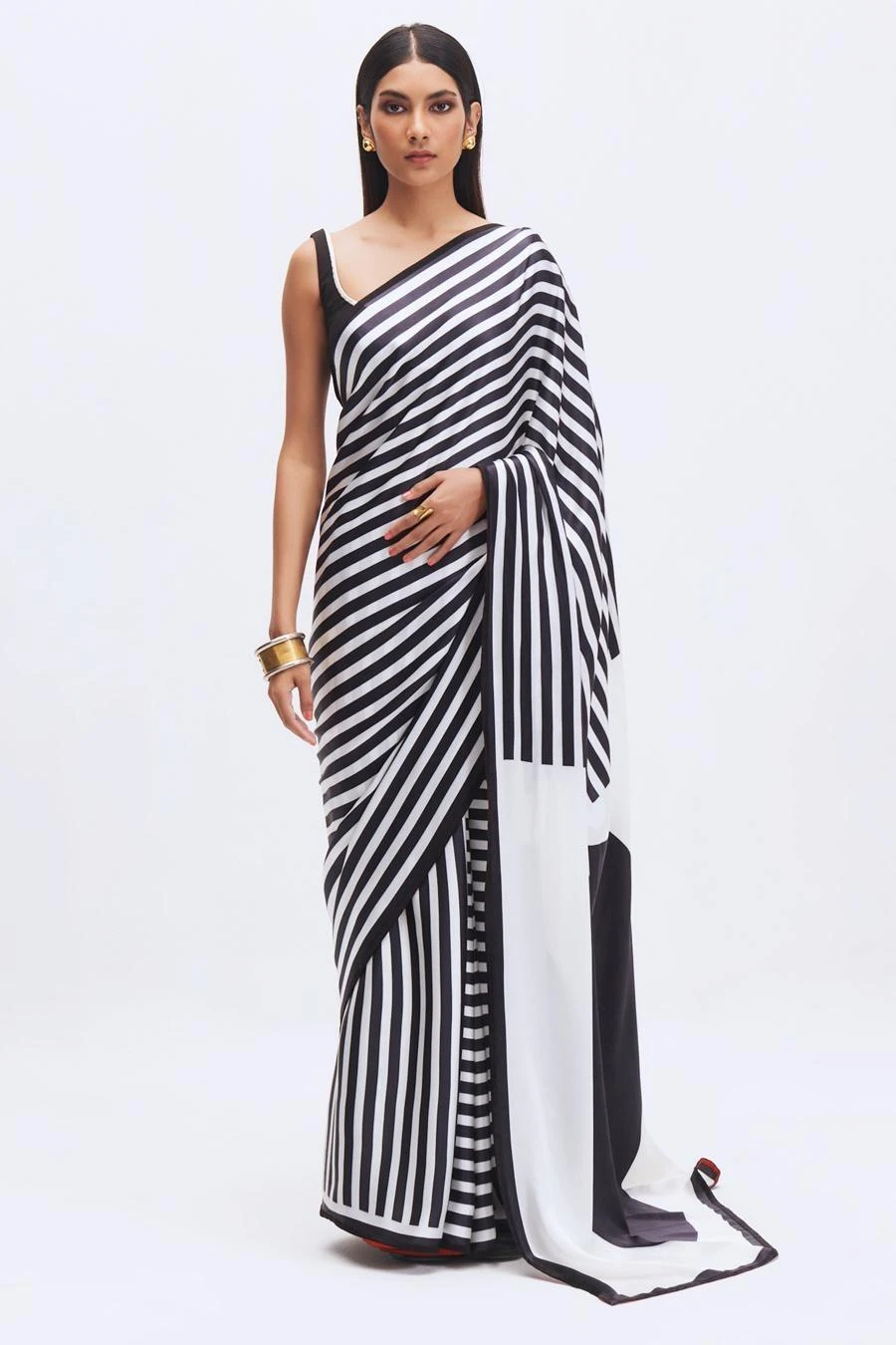 Kshitij Jalori Coconut Sorbet & Charcoal Soren Sari 1 Kshitij Jalori Coconut Sorbet & Charcoal Soren Sari