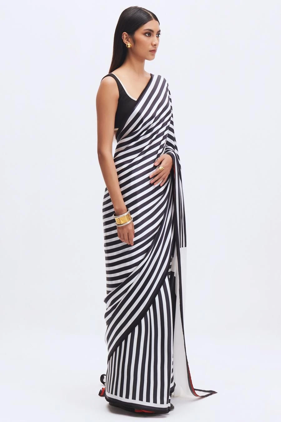 Kshitij Jalori Coconut Sorbet & Charcoal Soren Sari 3 Kshitij Jalori Coconut Sorbet & Charcoal Soren Sari - Image 3