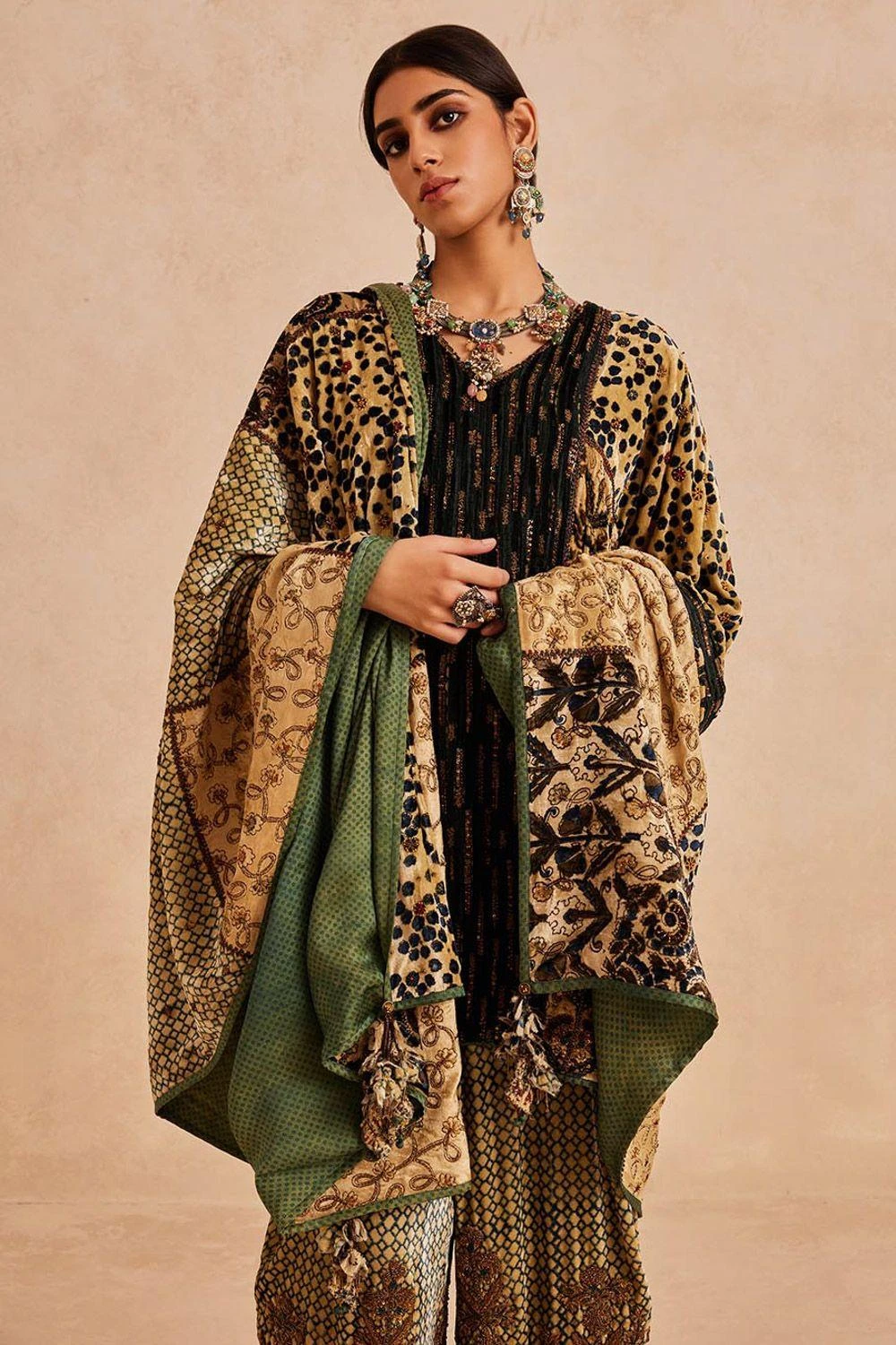 Sunira Designs Off White Ruhaani Doshala 3 Sunira Designs Off White Ruhaani Doshala - Image 3