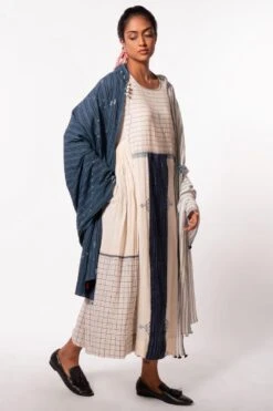 Injiri White & Blue Printed Scarf