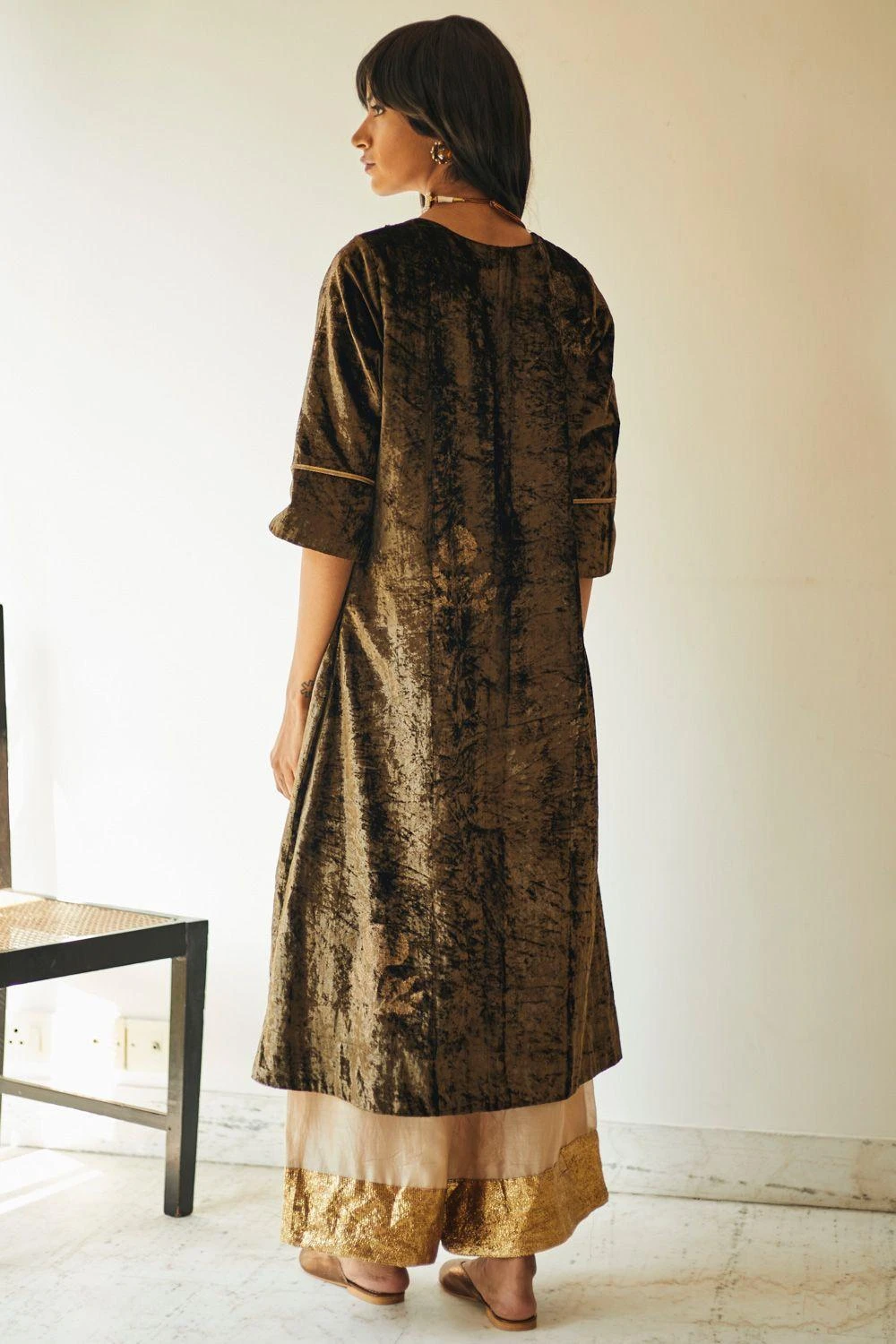 Shorshe Moss Green Velvet Kurta & Pants 4 Shorshe Moss Green Velvet Kurta & Pants - Image 4