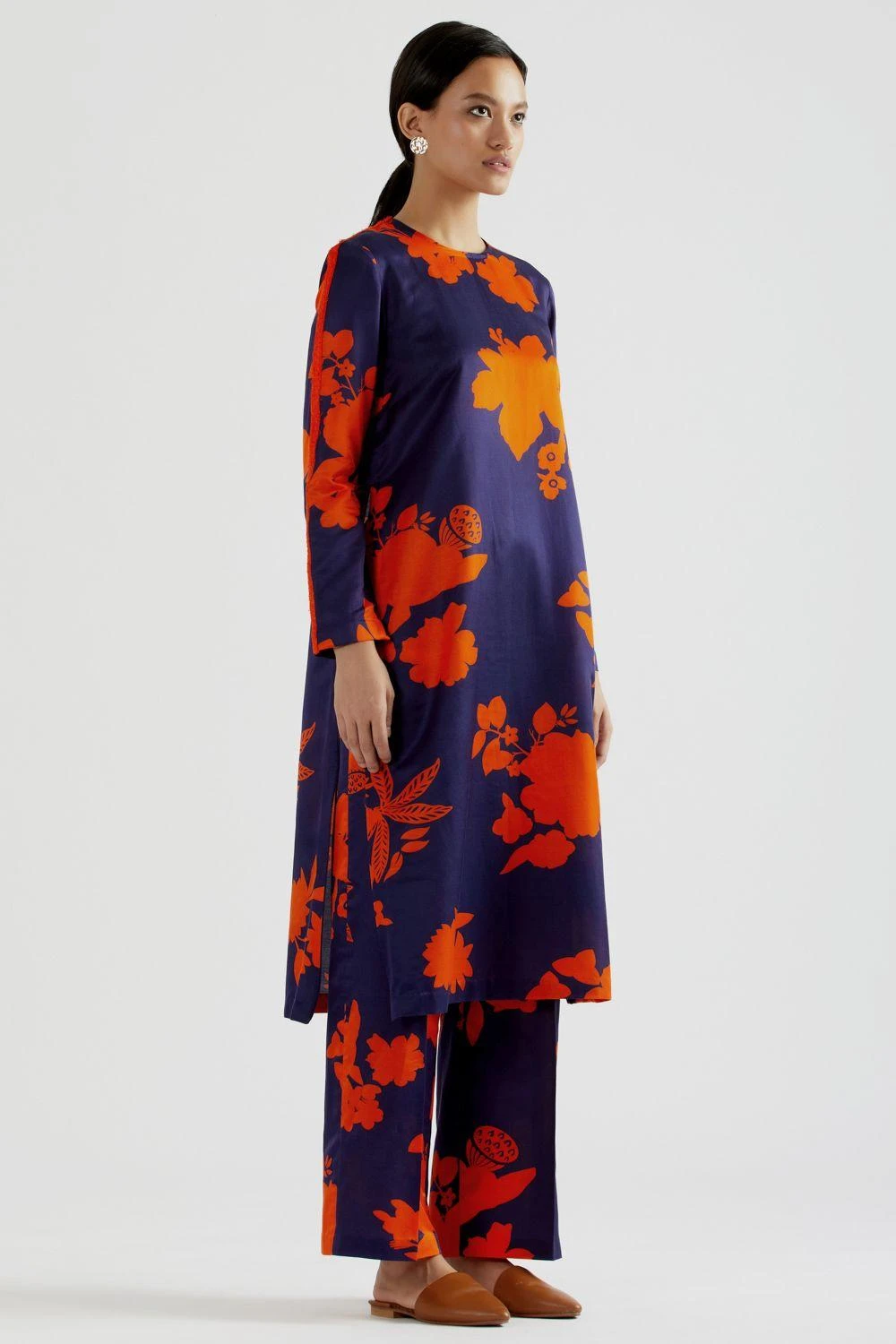 Kshitij Jalori Magnolia Navy Blue Kurta Set 2 Kshitij Jalori Magnolia Navy Blue Kurta Set - Image 2