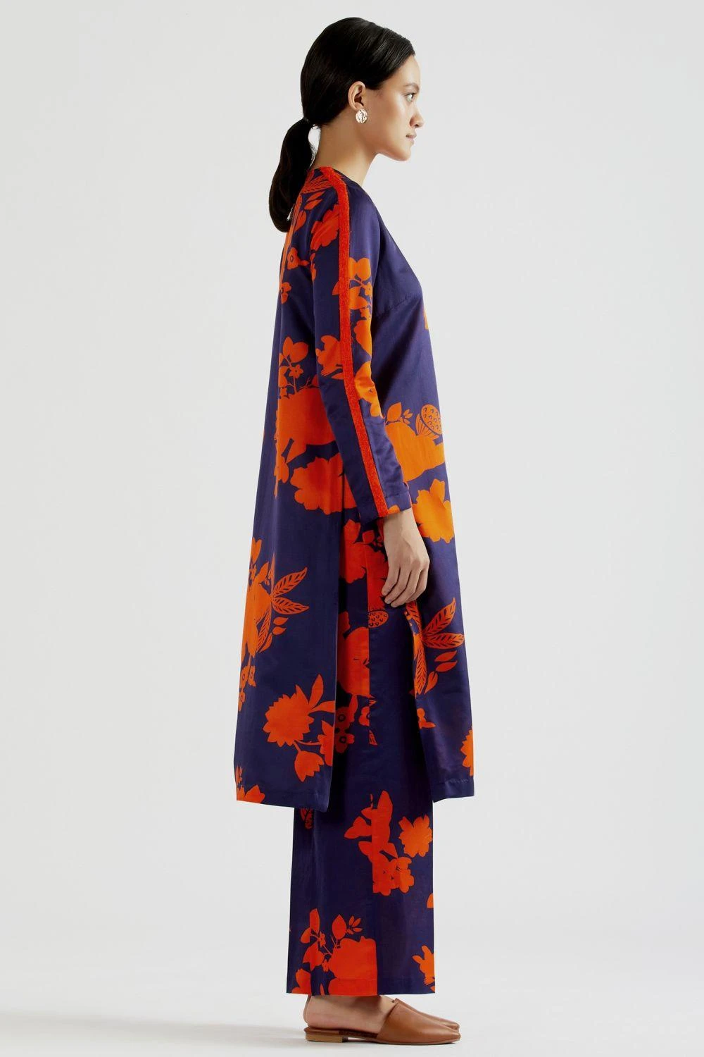 Kshitij Jalori Magnolia Navy Blue Kurta Set 3 Kshitij Jalori Magnolia Navy Blue Kurta Set - Image 3