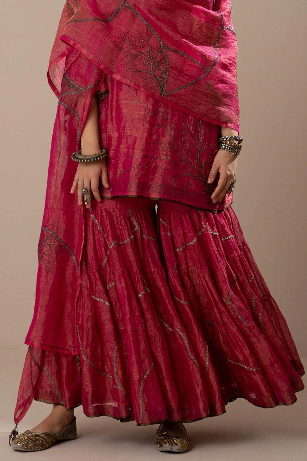 Sunira Designs Fuchsia Handwoven Linen Translucent Dupatta 3 Sunira Designs Fuchsia Handwoven Linen Translucent Dupatta - Image 3