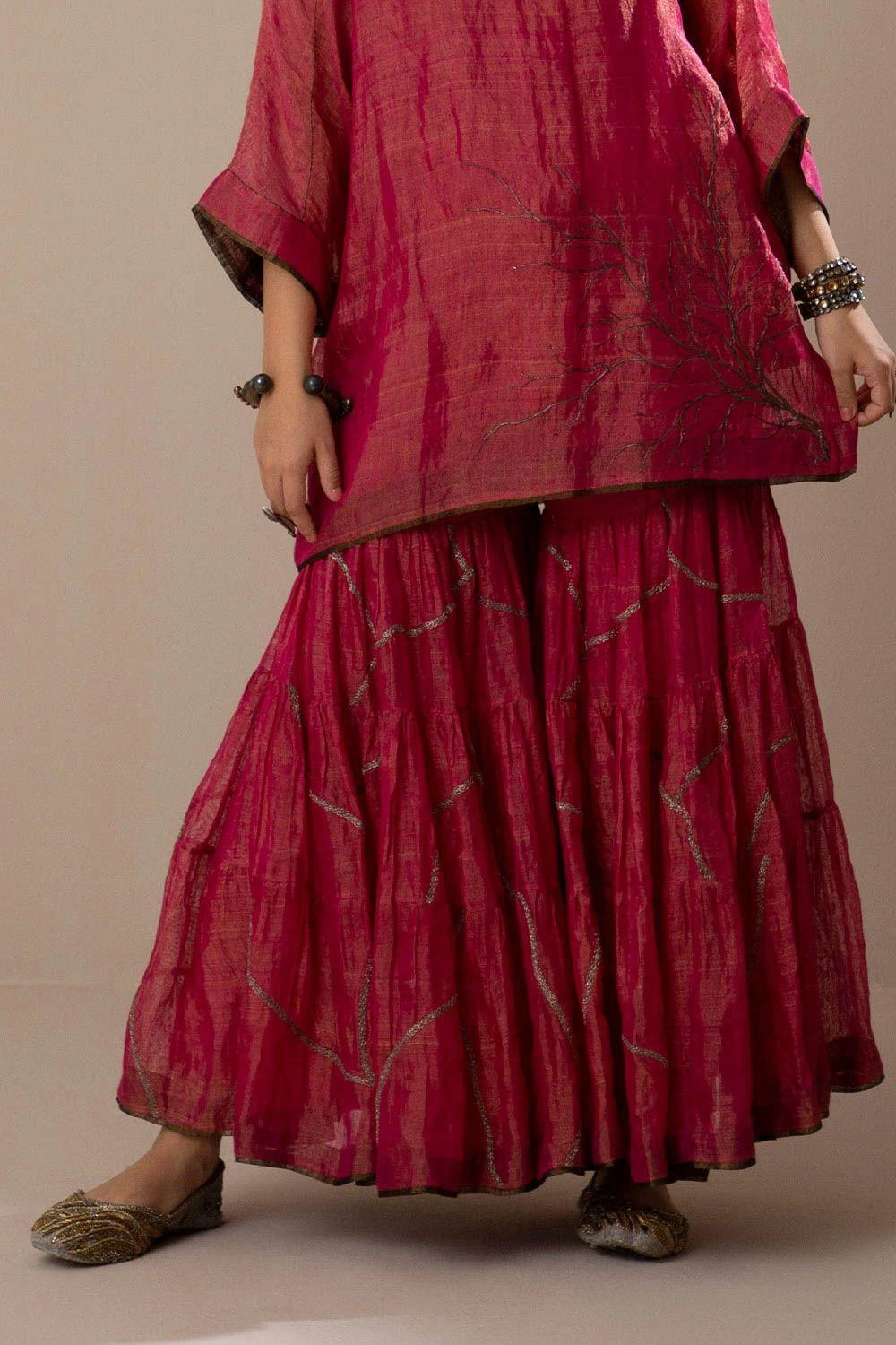 Sunira Designs Fuchsia Handwoven Linen Translucent Dupatta 4 Sunira Designs Fuchsia Handwoven Linen Translucent Dupatta - Image 4