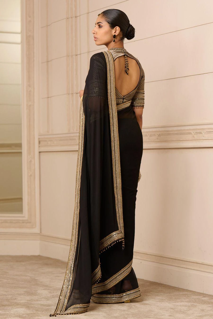 Tarun Tahiliani Black Hand Embellished Sari Set 4 Tarun Tahiliani Black Hand Embellished Sari Set - Image 4