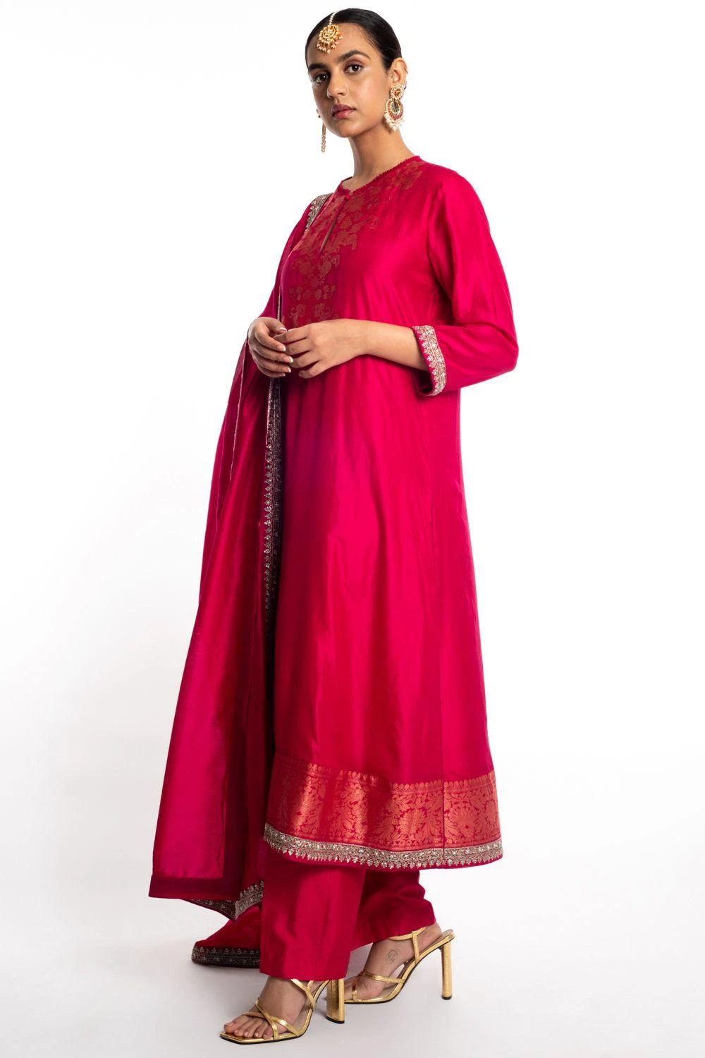 Jayanti Reddy Pink Embroidered Kurta Set With A Dupatta 2 Jayanti Reddy Pink Embroidered Kurta Set With A Dupatta - Image 2