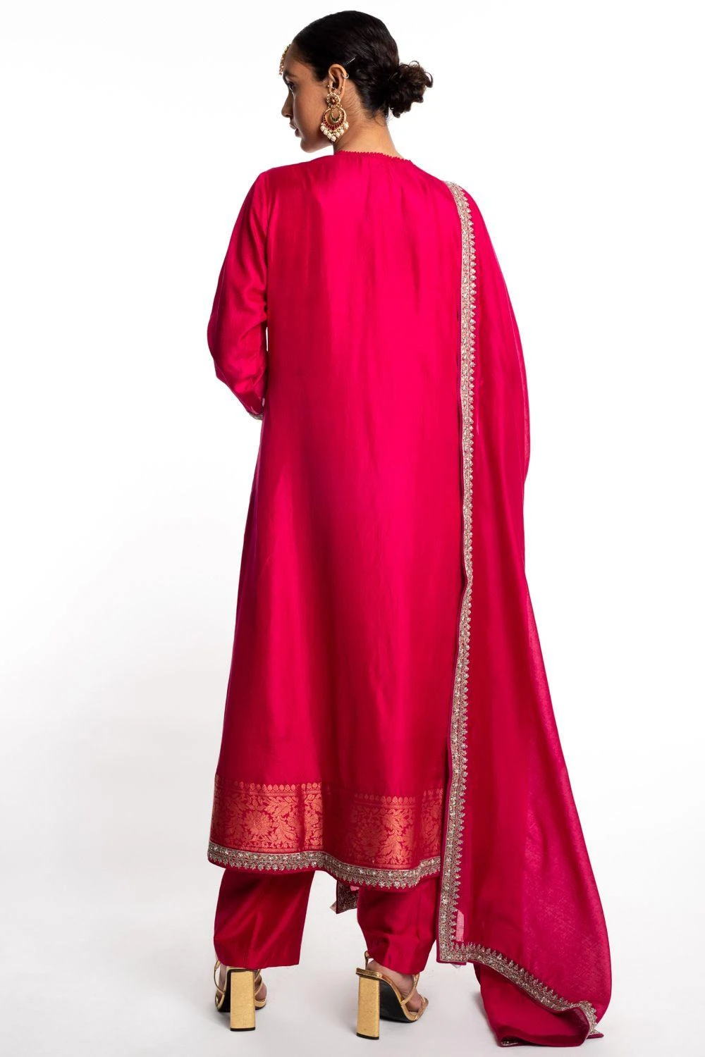 Jayanti Reddy Pink Embroidered Kurta Set With A Dupatta 5 Jayanti Reddy Pink Embroidered Kurta Set With A Dupatta - Image 5