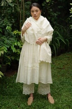 Baju Ivory May Handcrafted Dupatta