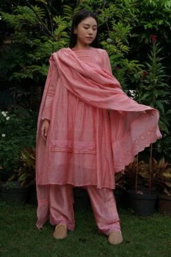 Baju Pink May Handcrafted Dupatta
