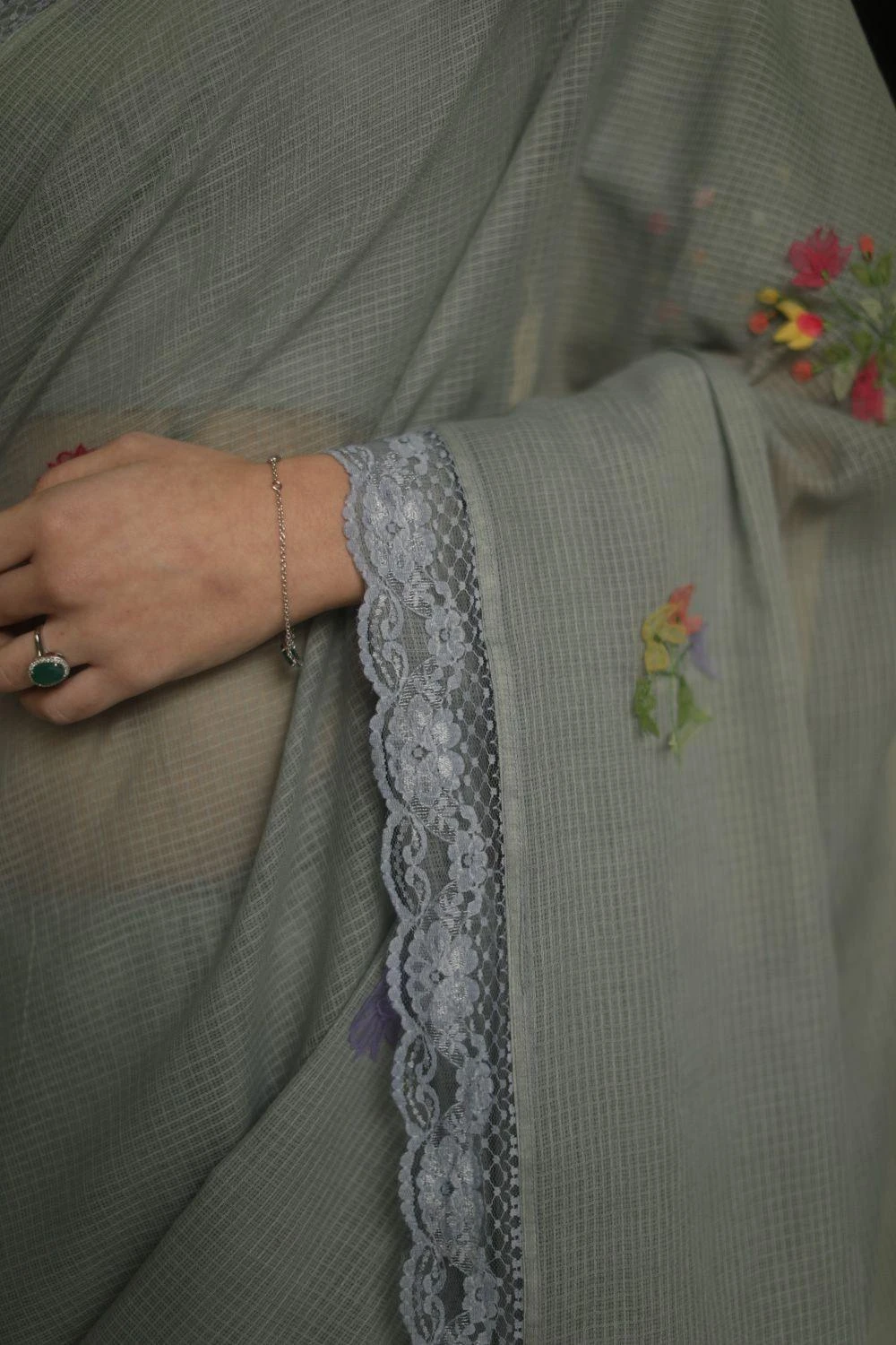 Begum Pret Handloom Kota Sari Set With 3D Floral Embroidery 4 Begum Pret Handloom Kota Sari Set With 3D Floral Embroidery - Image 4