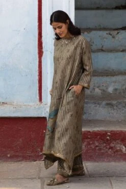 Archana Jaju Chanderi Kurta Set With Kalamkari Details 9 Archana Jaju Chanderi Kurta Set With Kalamkari Details -Echo Clothing Store aj re 05 4