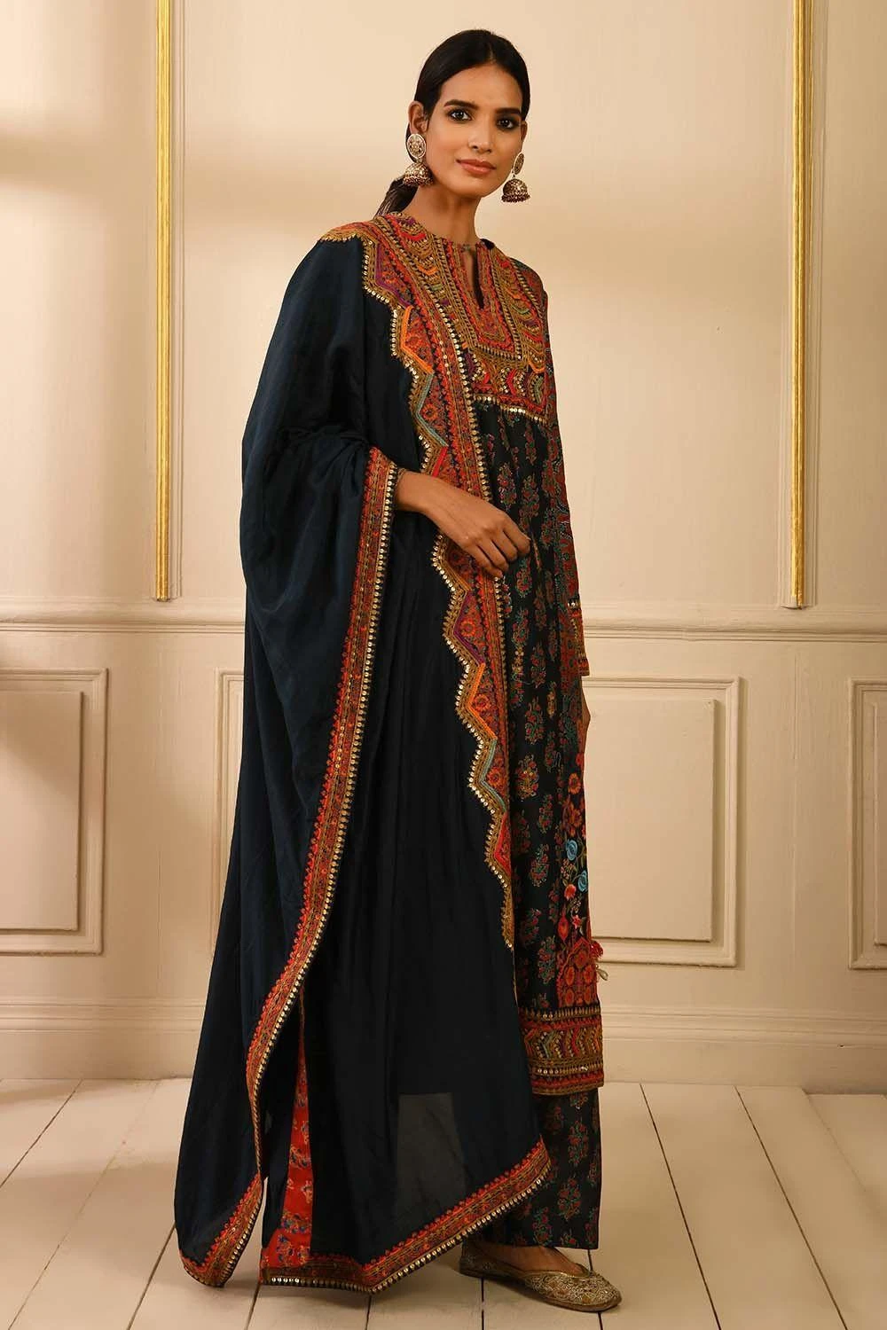 Debyani Printed Kurta With A Threadwork Embroidered Yoke 2 Debyani Printed Kurta With A Threadwork Embroidered Yoke - Image 2