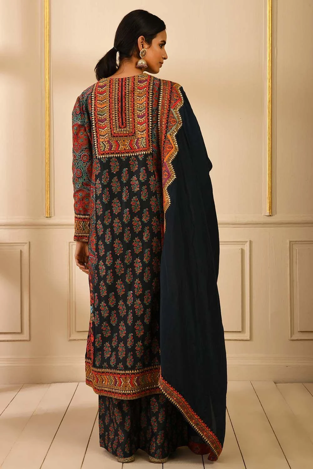 Debyani Printed Kurta With A Threadwork Embroidered Yoke 3 Debyani Printed Kurta With A Threadwork Embroidered Yoke - Image 3