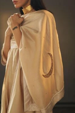 Shorshe Beige Chanderi Stole With Zardosi Embroidery -Echo Clothing Store stl chand beg chnd 3